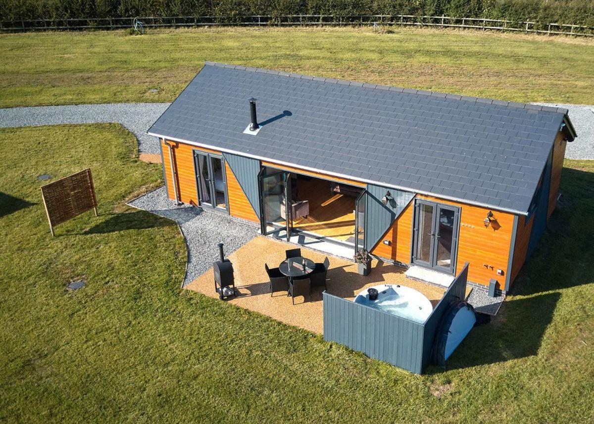 Отель North Star Sanctum Garton Экстерьер фото