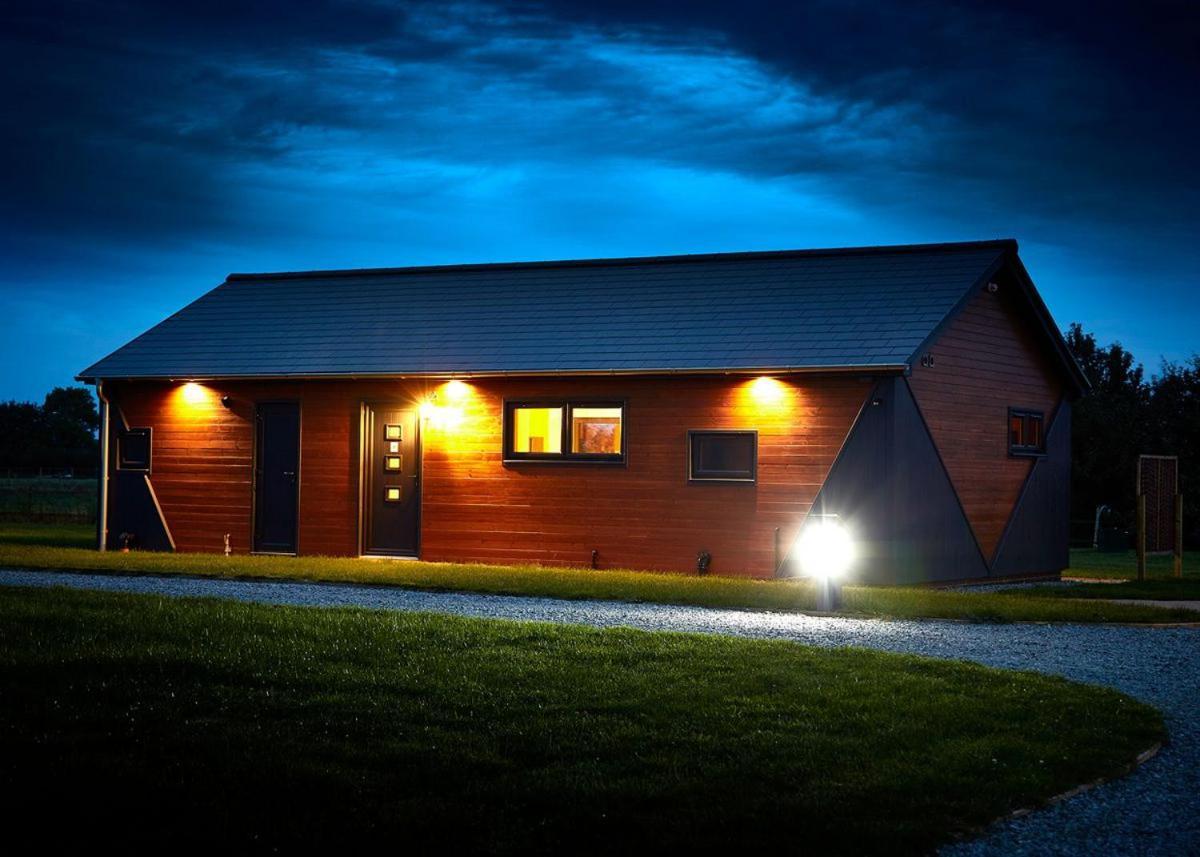 Отель North Star Sanctum Garton Экстерьер фото
